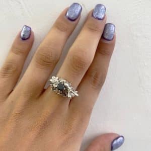 טבעת כסף עם אבן מעוטרת ביונק הדבש - תכשיטי אומנות