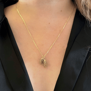 שרשרת עם תליון שני אצטרובלים זהב 14 קראט