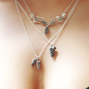 קולקציית אצטרובלים - תכשיטים מעוצבים בעבודת יד תכשיטי כסף וזהב בהשראת אצטרובלים, מגוון עיצובים מאורטל מורי. תכשיטי כסף וזהב בהשראת אצטרובלים, מגוון עיצובים מאורטל מורי.