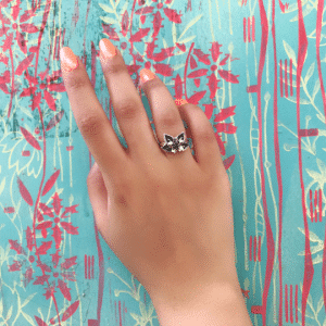 טבעת כסף פרח היביסקוס בהשראת הטבע - תכשיט אותנטי ומרהיב