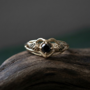 טבעת זהב ענף 14 קראט עם יהלום שחור