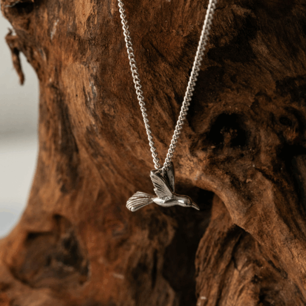 תליון יונק הדבש על שרשרת כסף דגם L