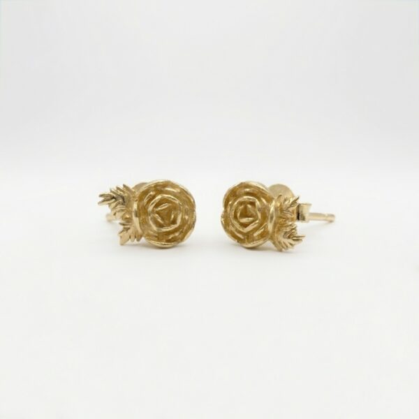 עגילים צמודים פרח הנורית זהב 14 קראט